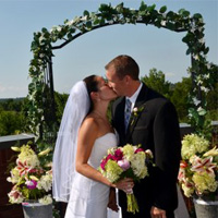 Kissing at the Alter